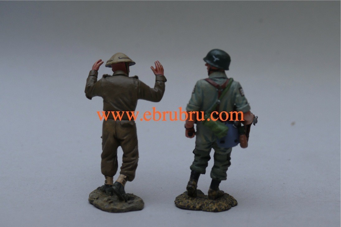 PRISONER & ESCORT GERMAN FALLSCHIRMJAGER KING & COUNTRY FJ006-07