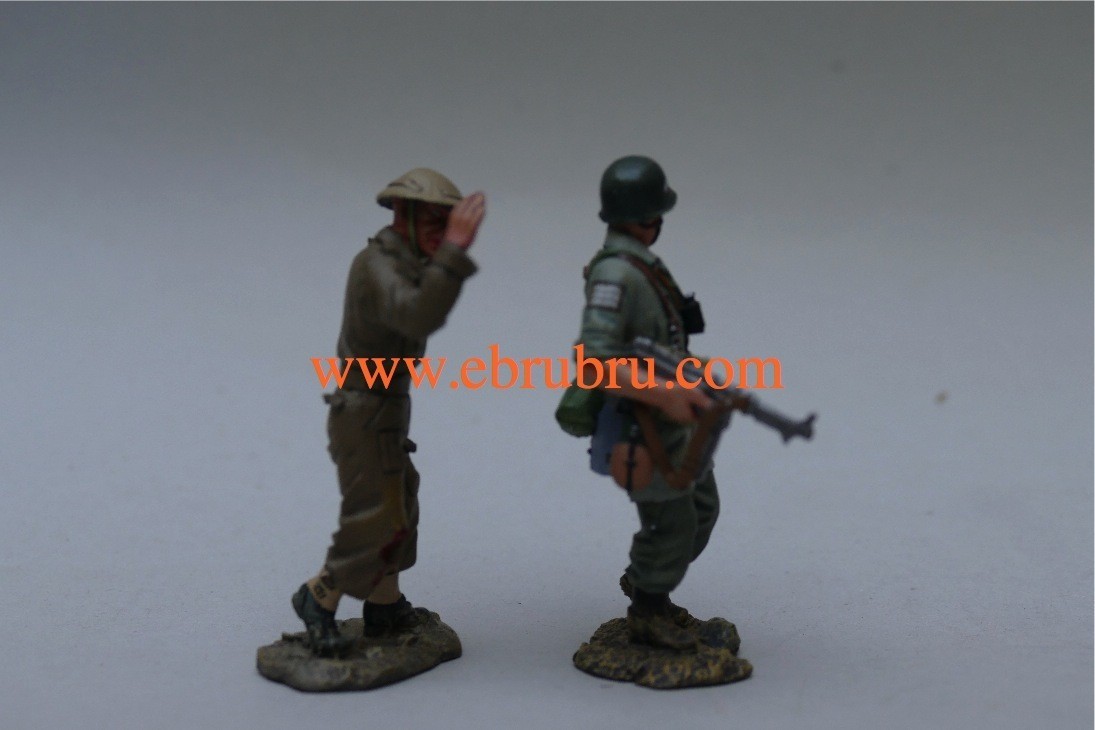 PRISONER & ESCORT GERMAN FALLSCHIRMJAGER KING & COUNTRY FJ006-07