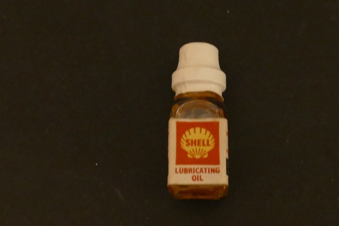 BOUTEILLE LUBRICATING OIL SHELL  SCALEXTRIC NEVER OPEN