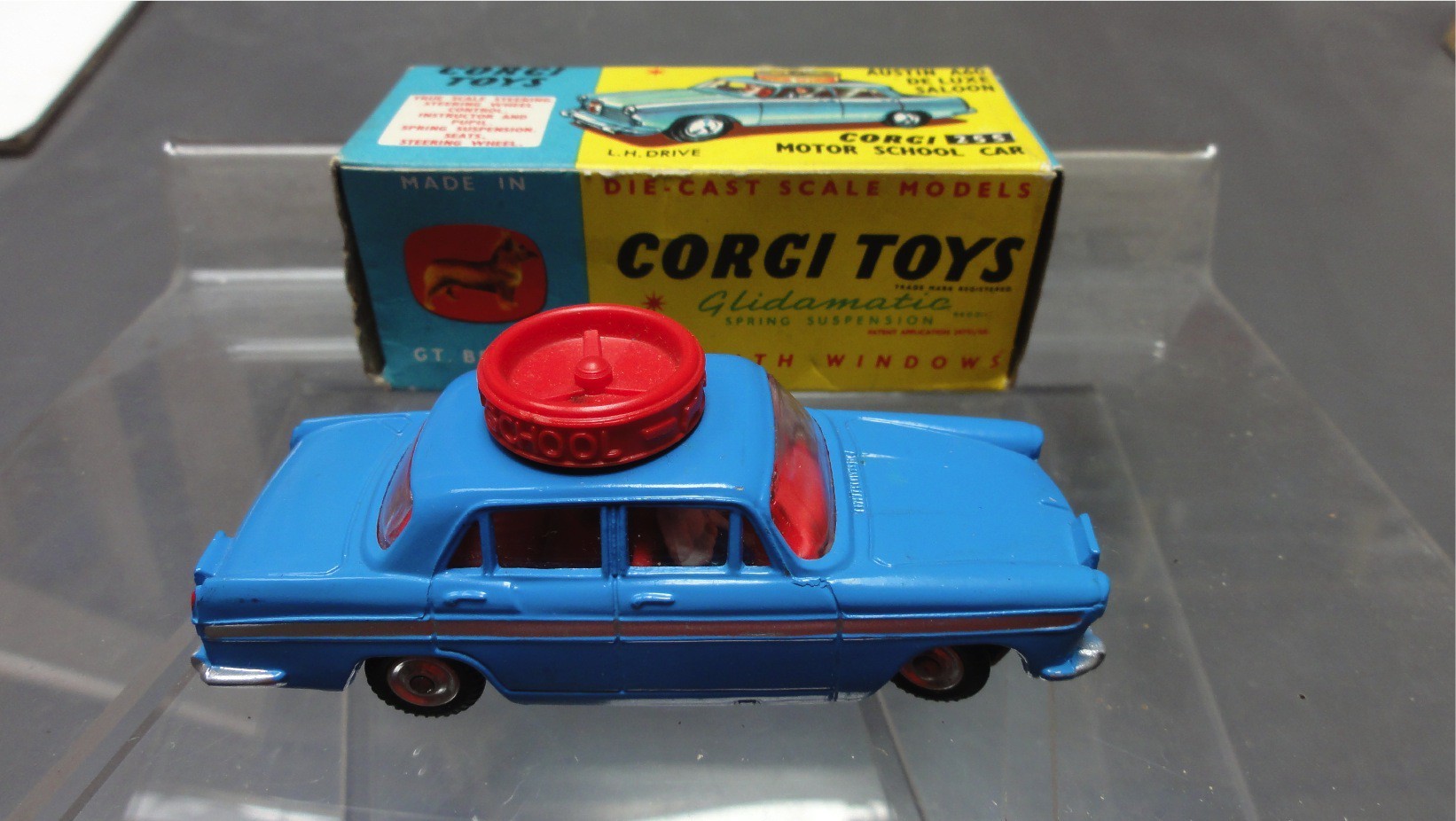 Austin A60 de luxe saloon Corgi toys ref 255