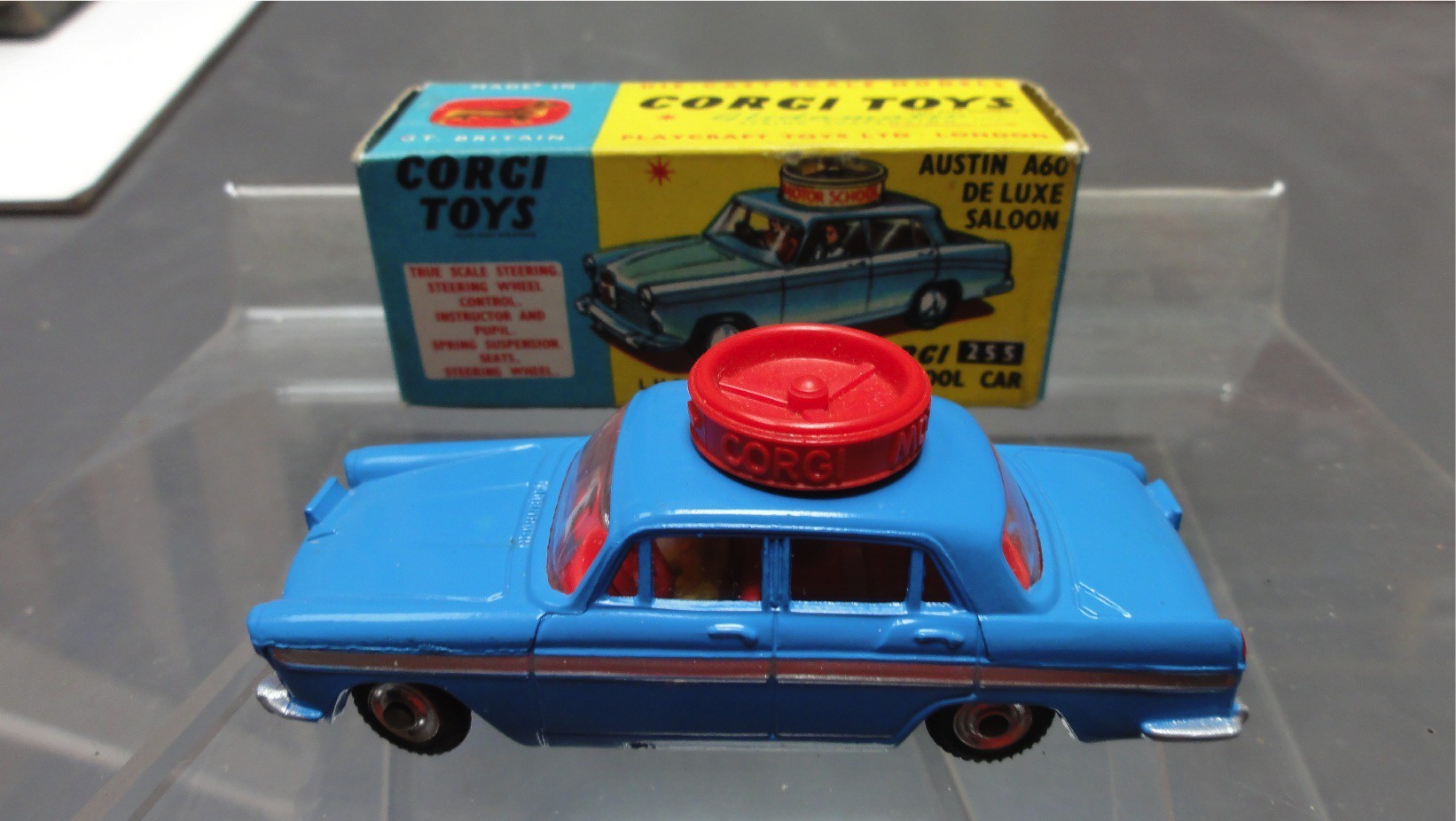 Austin A60 de luxe saloon Corgi toys ref 255