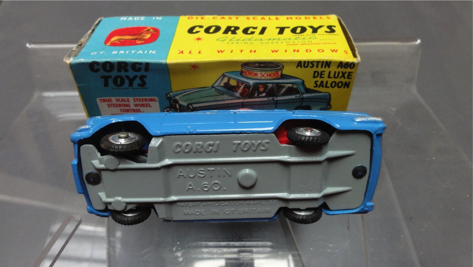 Austin A60 de luxe saloon Corgi toys ref 255