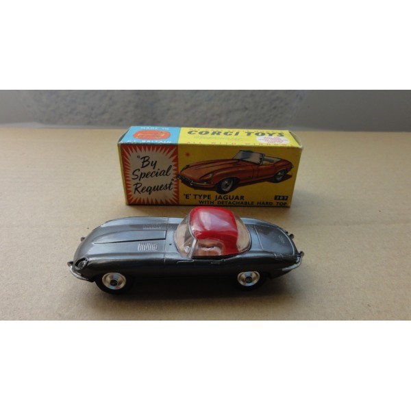 JAGUAR TYPE E AVEC HARD TOP DÉTACHABLE CORGI TOYS RÉF 307