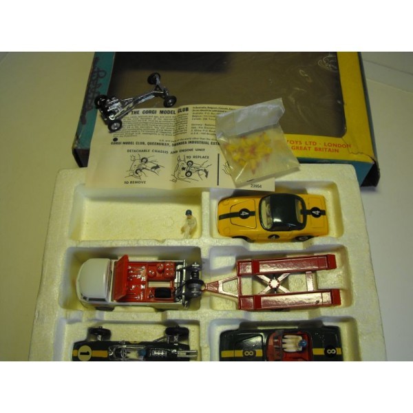 LOTUS RACING  GIFT SET CORGI TOYS