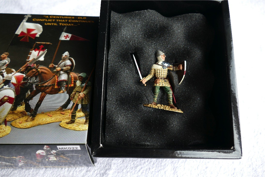 MK022 Man-at-arms w/Sword & Shield King & Country