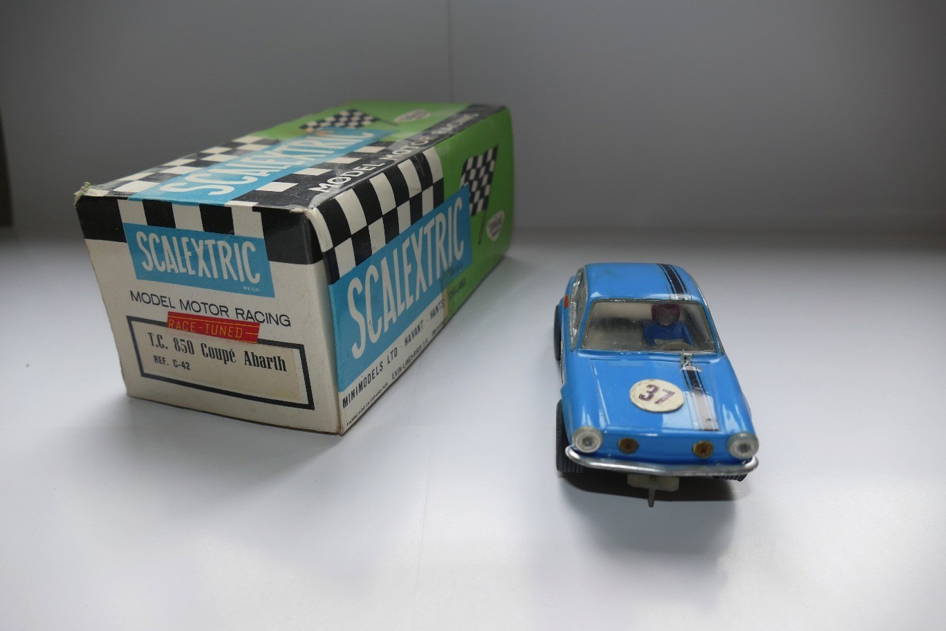 Seat 850 verte Scalextric EXIN