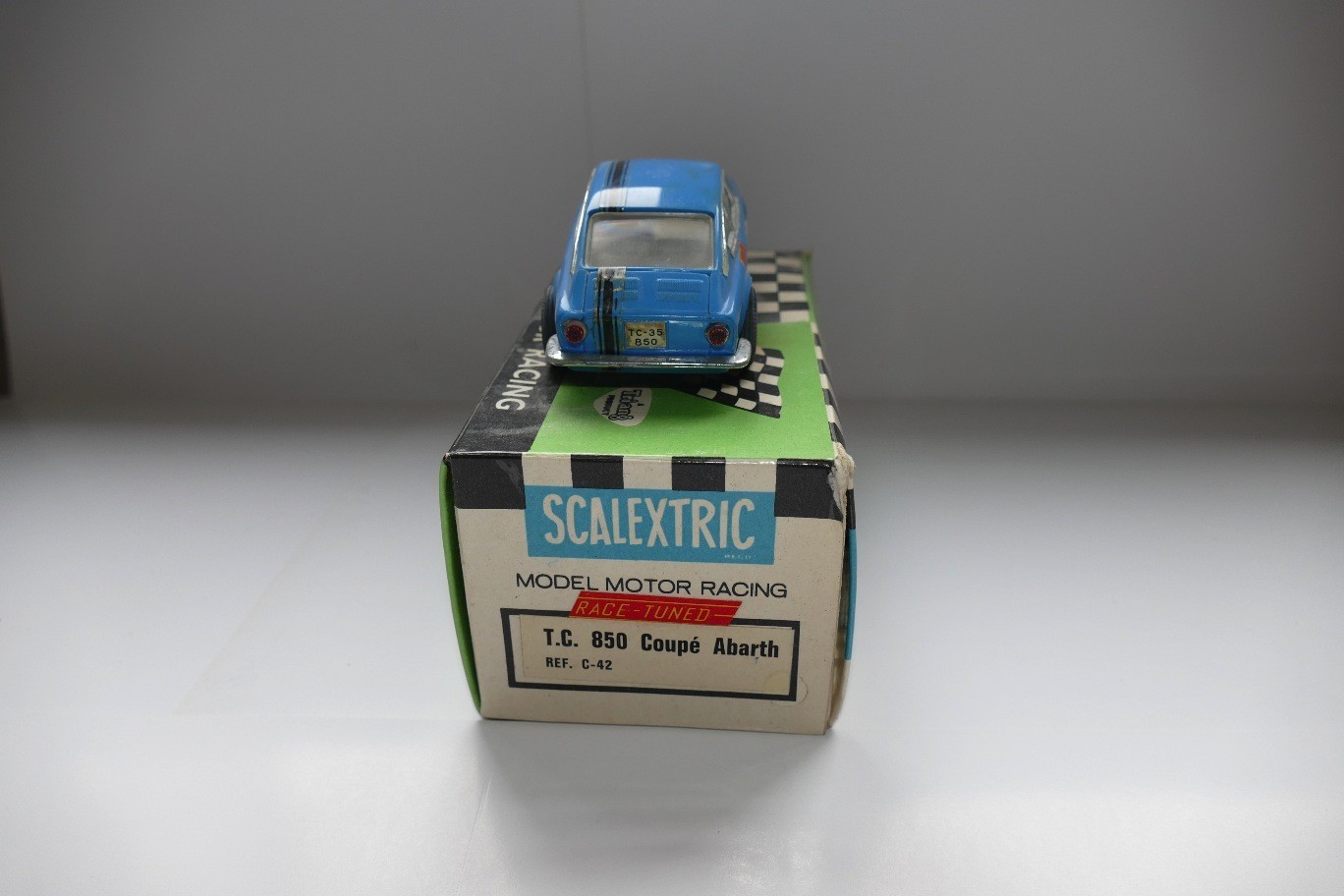 Seat 850 verte Scalextric EXIN