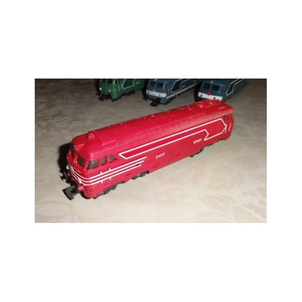 LOCOMOTIVE JOUEF DIESEL BB 67001 RÉF 8410 ROUGE