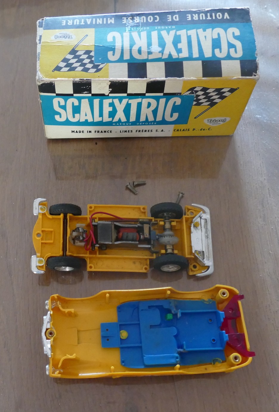 FERRARI BERLINETTA GT 250 JAUNE C 69 SCALEXTRIC