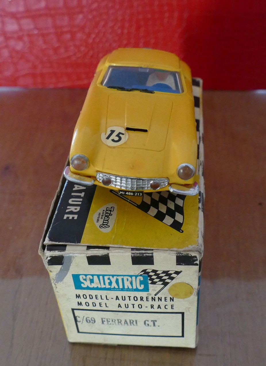 FERRARI BERLINETTA GT 250 JAUNE C 69 SCALEXTRIC