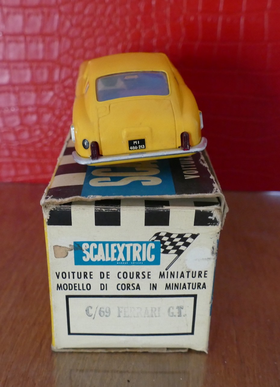 FERRARI BERLINETTA GT 250 JAUNE C 69 SCALEXTRIC