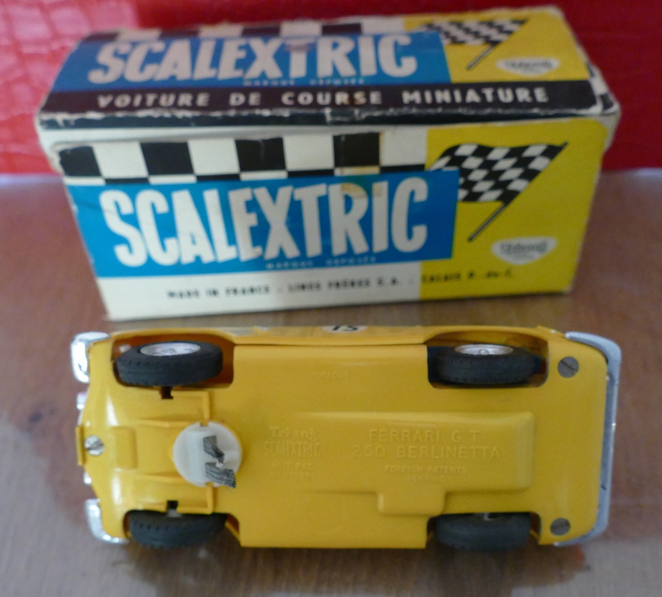 FERRARI BERLINETTA GT 250 JAUNE C 69 SCALEXTRIC