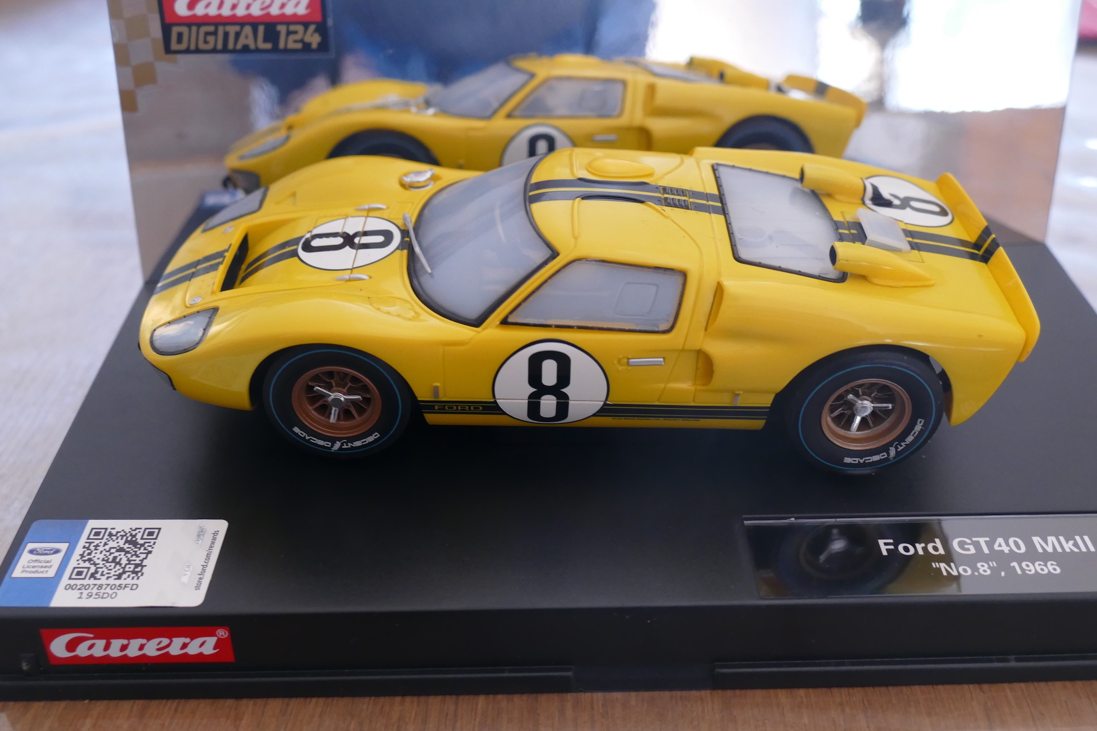 FORD GT 40 Mk II N°8 1966 JAUNE DIGITAL 124 CARRERA 23779