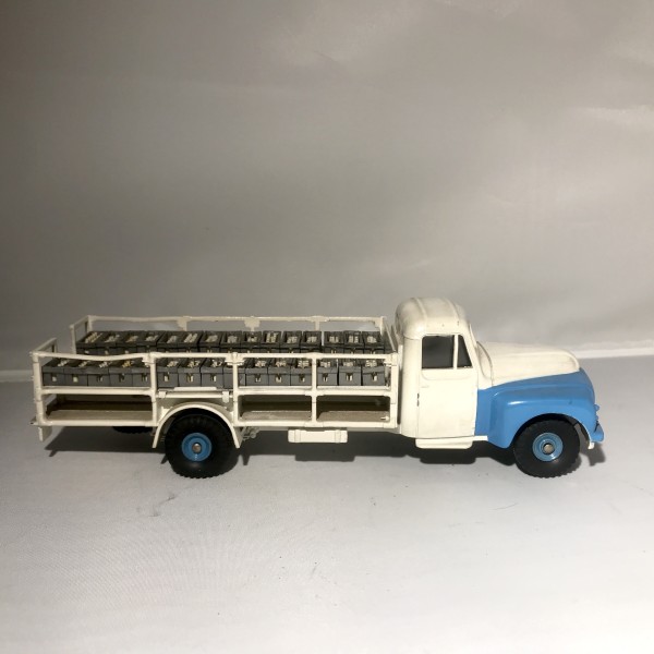 03.Citroen  P 55 Camion laitier DINKY TOYS