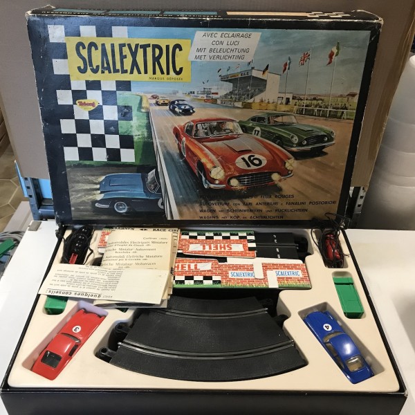 Scalextric - Voitures de course et circuits routiers miniatures