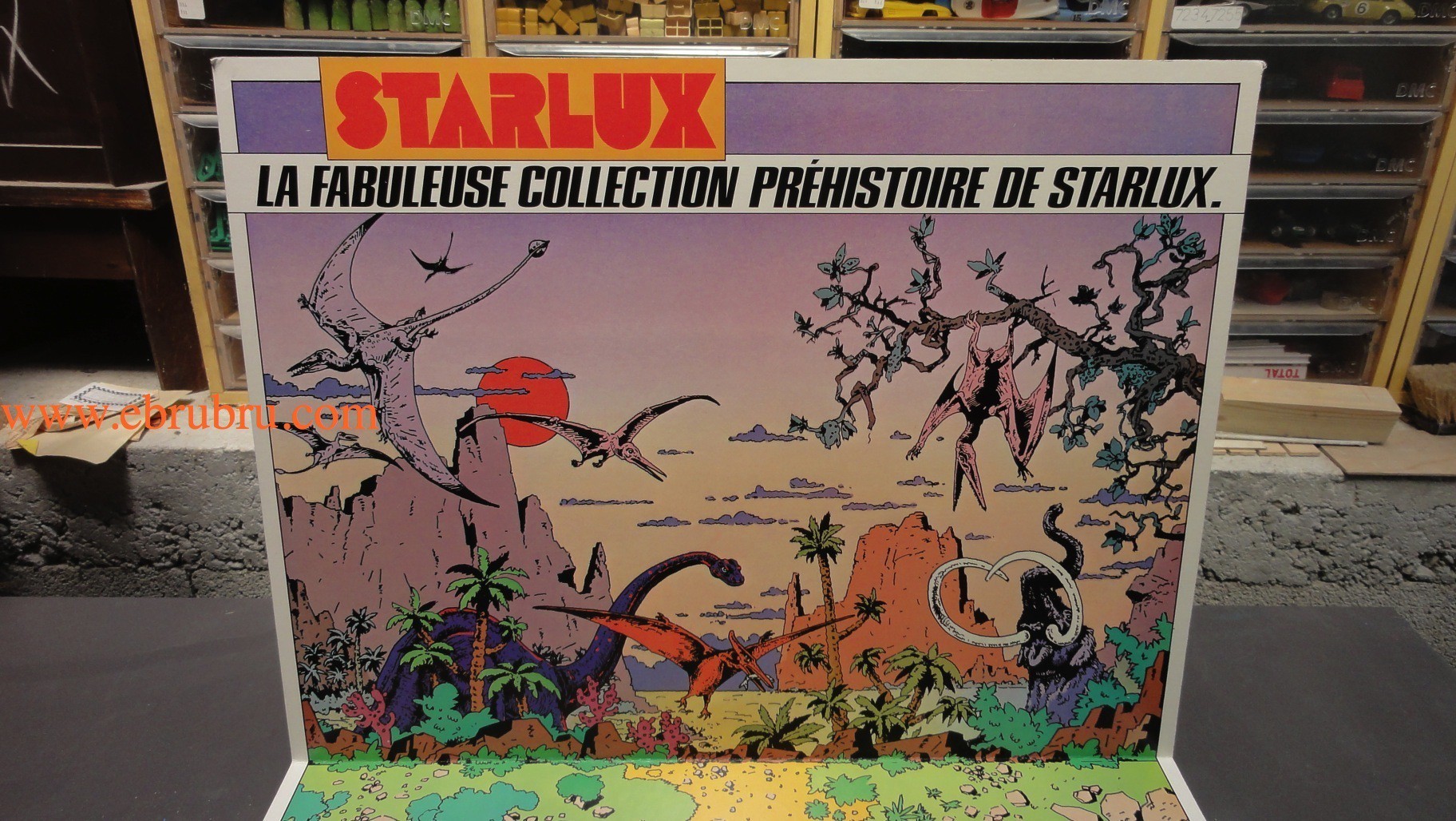 STARLUX RARE PRESENTOIR MAGASIN PREHISTOIRE