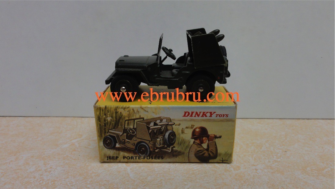 VOITURE JEEP PORTE FUSÉE MILITAIRE DINKY TOYS REF 828