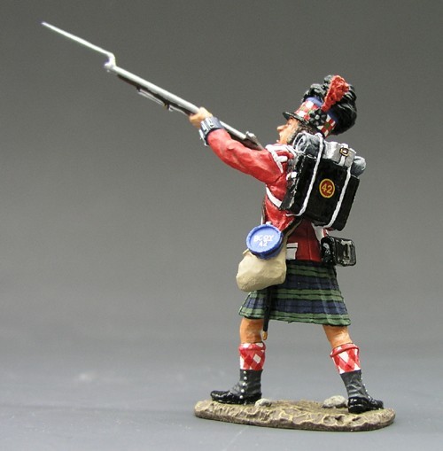 NA054 Highlander Lunging with Bayonet King & Country