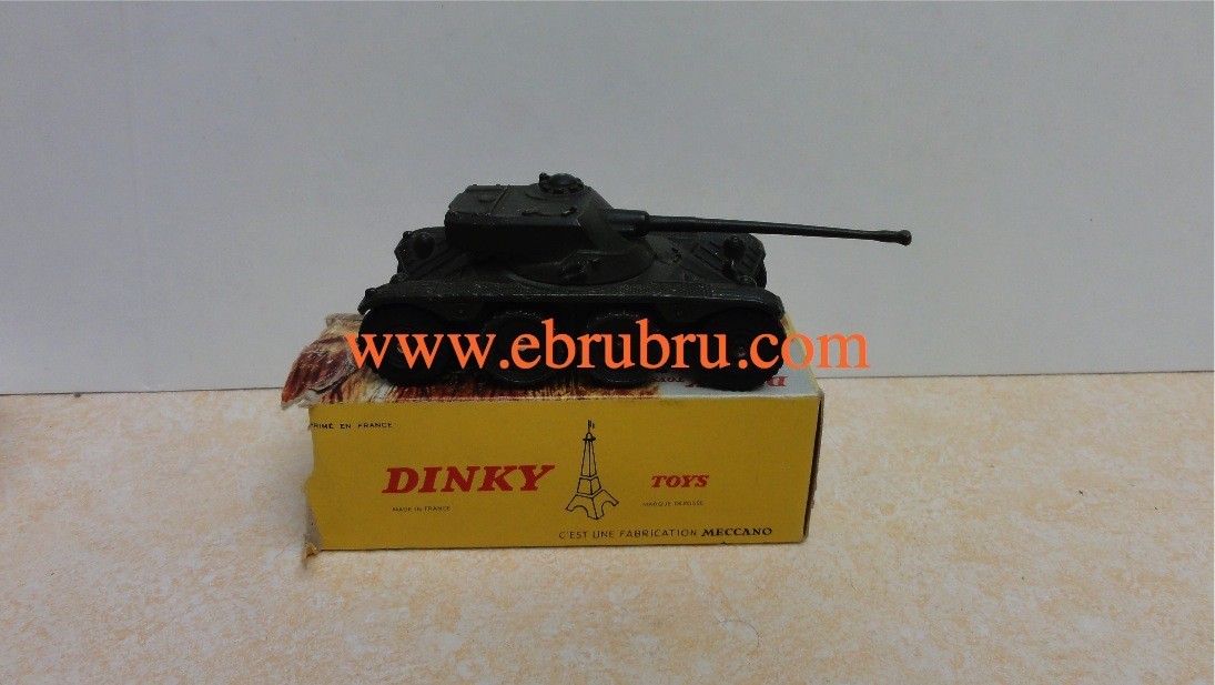 ENGIN BLINDÉ DE RECONNAISSANCE PANHARD DINKY TOYS RÉF 827 A MILITAIRE 1/43