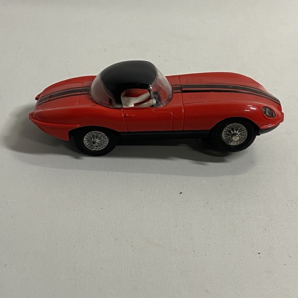 JAGUAR E ROUGE AVEC HARD TOP  au tampon RÉF 352 JOUEF