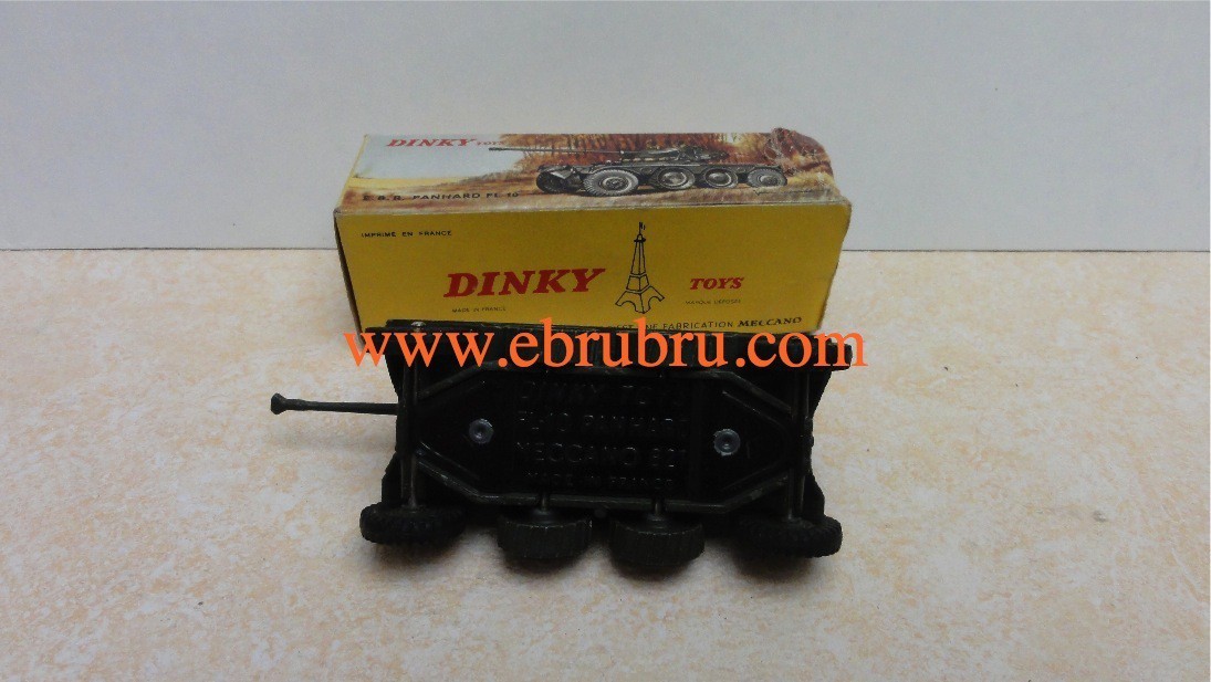 ENGIN BLINDÉ DE RECONNAISSANCE PANHARD DINKY TOYS RÉF 827 A MILITAIRE 1/43