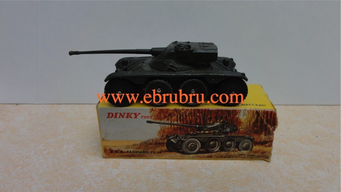 ENGIN BLINDÉ DE RECONNAISSANCE PANHARD DINKY TOYS RÉF 827 A MILITAIRE 1/43