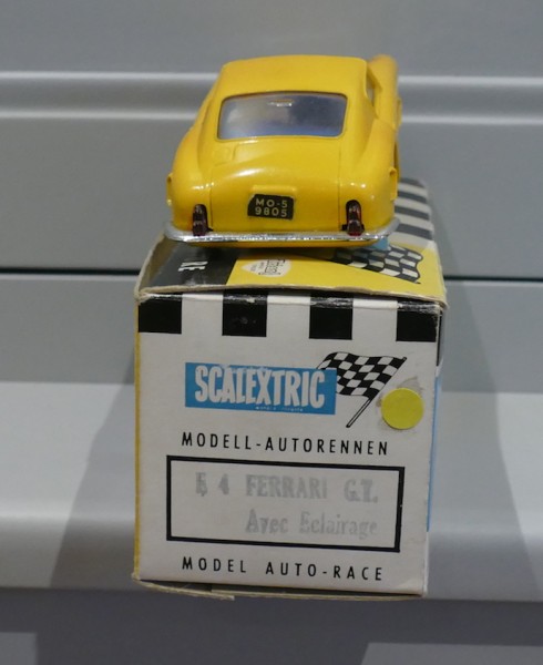 Ferrari Berlinetta 250 GT jaune Int bleu avec eclairage SCALEXTRIC E4