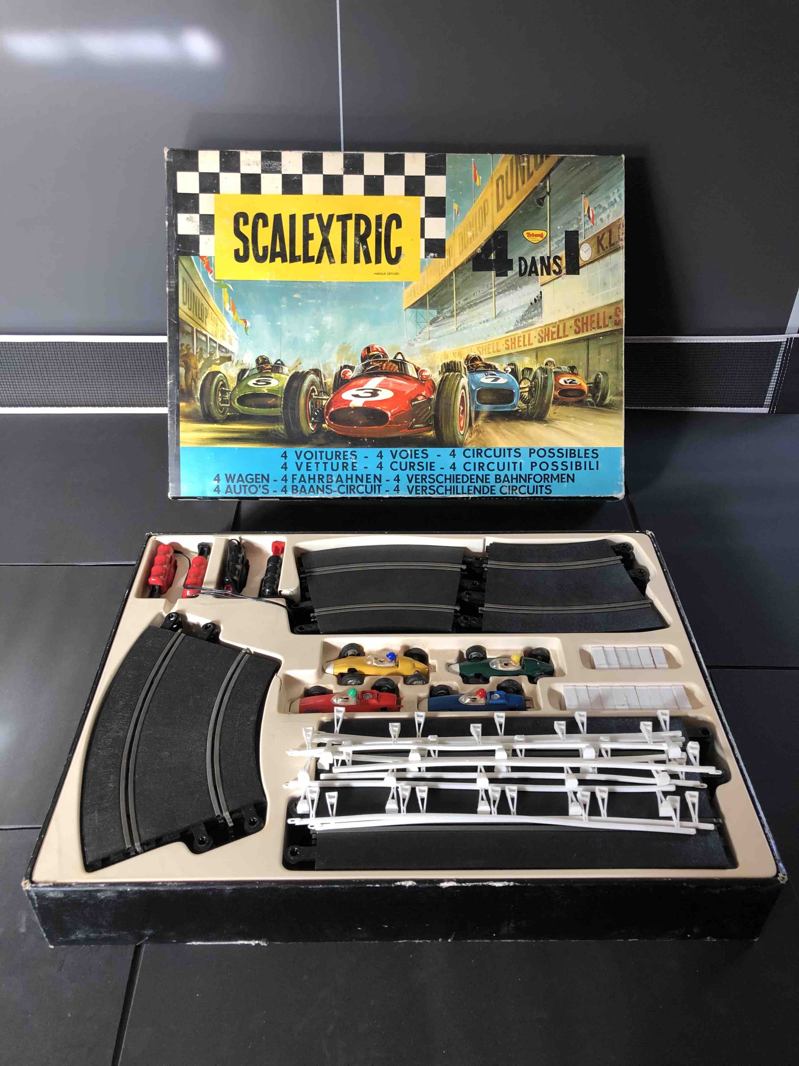 SET 80 COFFRET SCALEXTRIC 4 EN 1