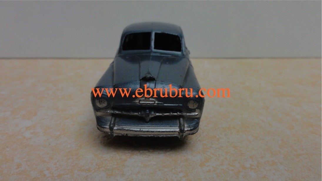 FORD VEDETTE MODELE 1949 DINKY TOYS RÉF 24Q