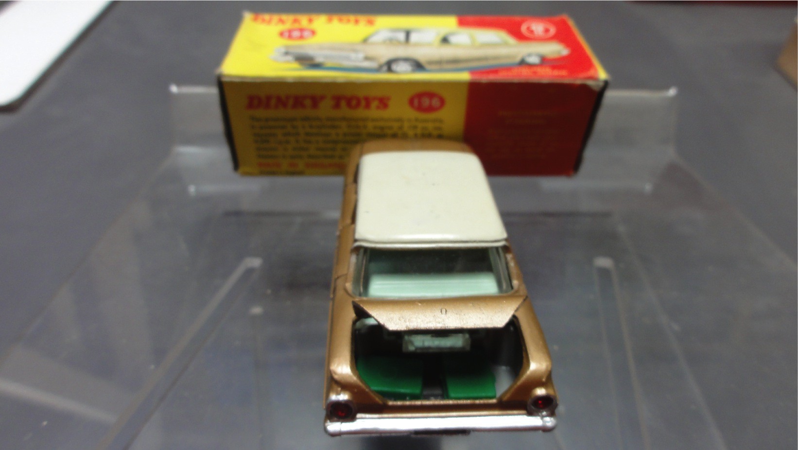 Holden special sedan  Dinky Toys ref 196