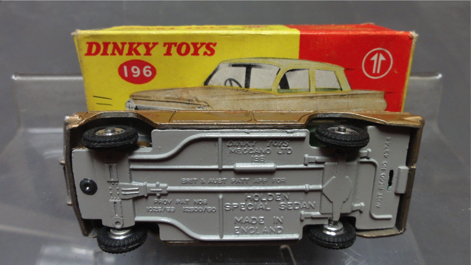 Holden special sedan  Dinky Toys ref 196