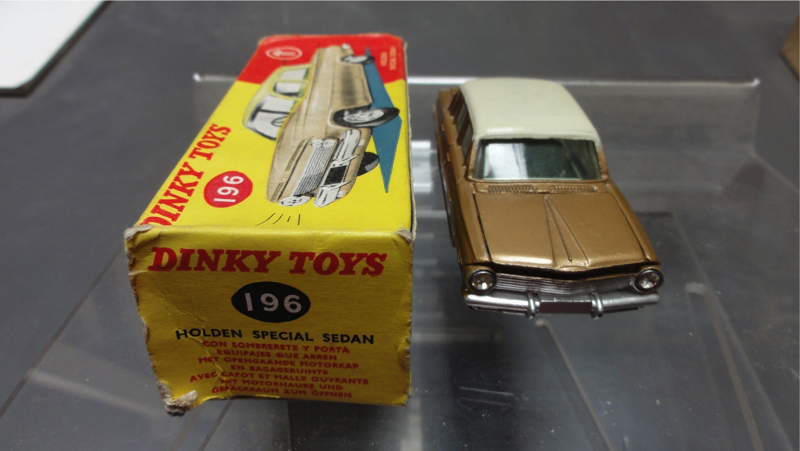 Holden special sedan  Dinky Toys ref 196