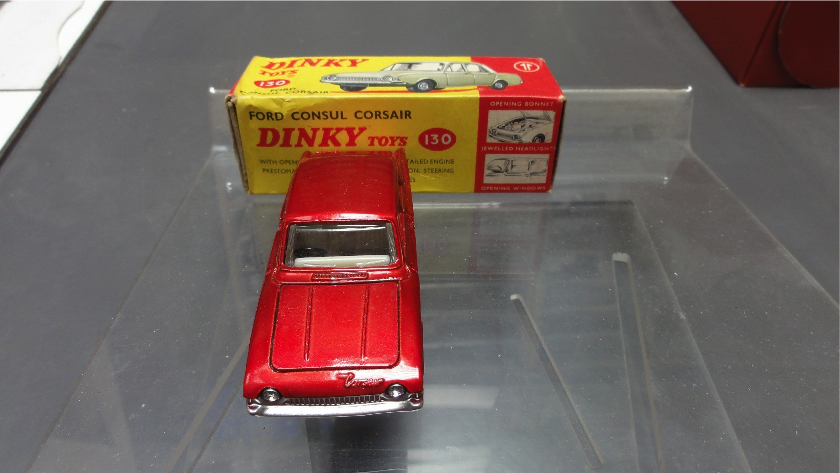 Ford consul corsair rouge Dinky Toys ref 130