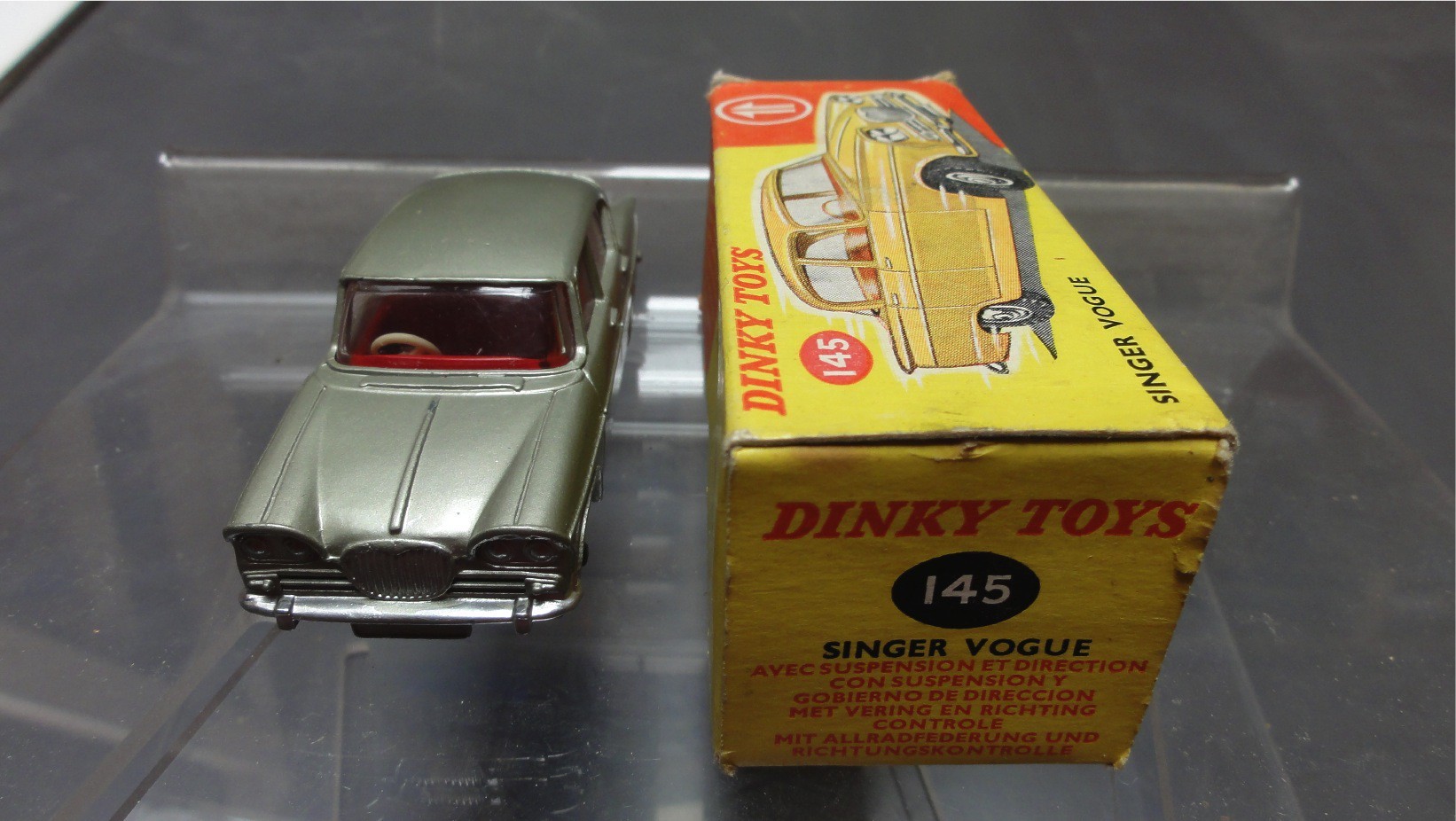 Singer Vogue Saloon - vert clair Dinky Toys ref 145