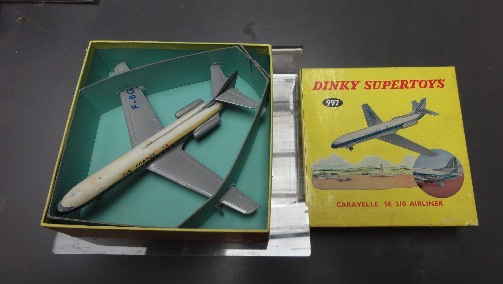 CARAVELLE SE 210 AIRLINER  DINKY SUPERTOYS RÉF 997 TOYS  1/43