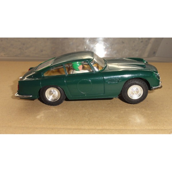 ASTON MARTIN DB4 GT VERTE AVEC ÉCLAIRAGE  SCALEXTRIC RÉF E3  C68