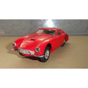 FERRARI BERLINETTA 250 GT ROUGE AVEC ÉCLAIRAGE SCALEXTRIC RÉF E4 C69