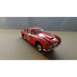 ASTON MARTIN DB4 GT ROUGE AVEC ÉCLAIRAGE  SCALEXTRIC RÉF E3  C68