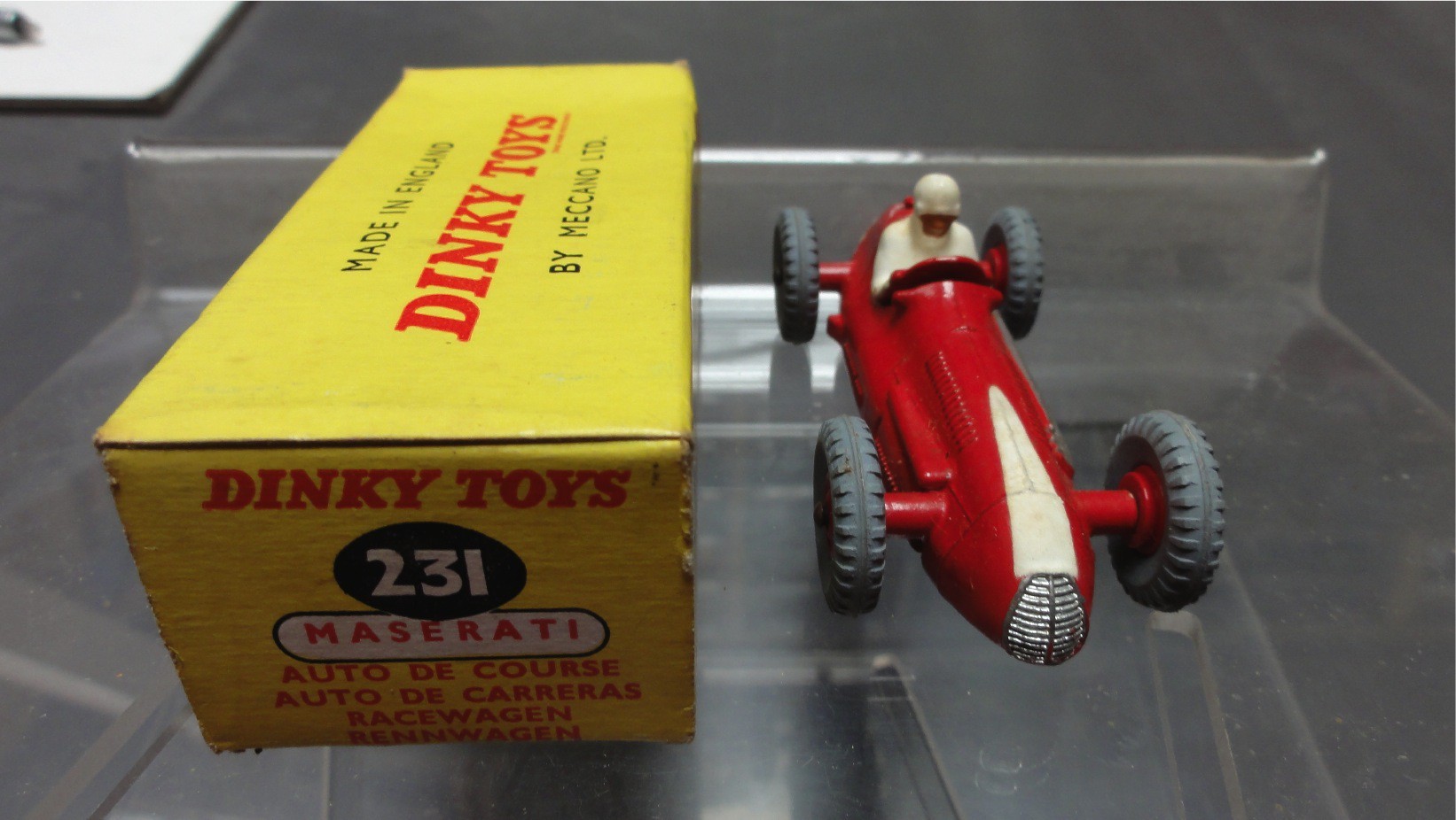 Maserati rouge Dinky Toys ref 231