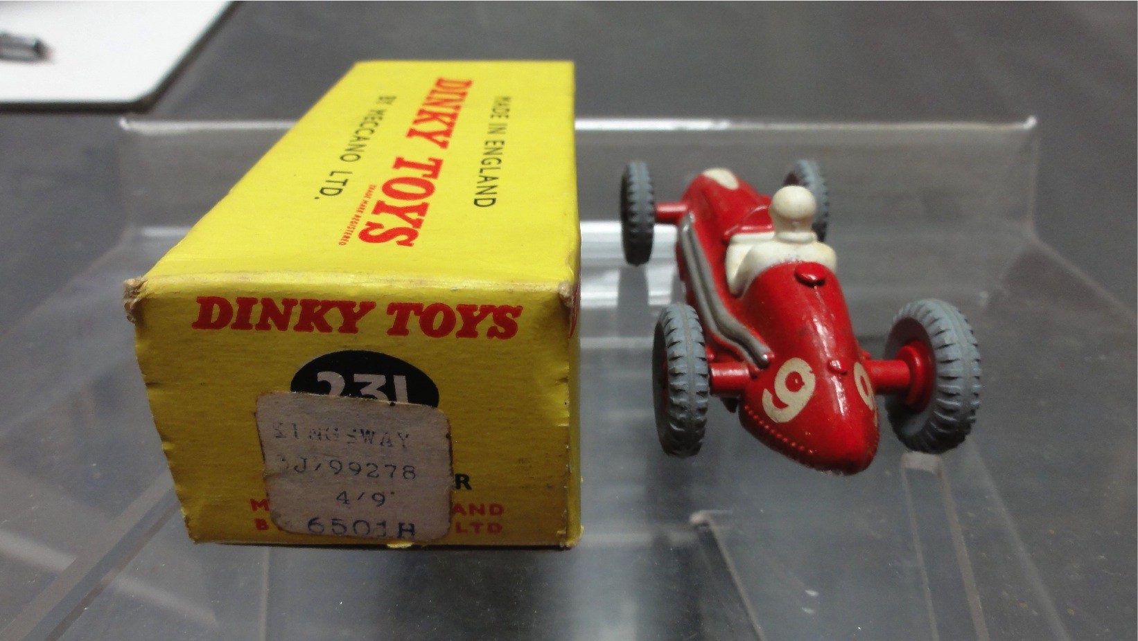 Maserati rouge Dinky Toys ref 231