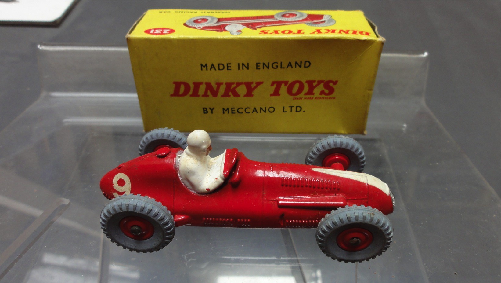 Maserati rouge Dinky Toys ref 231