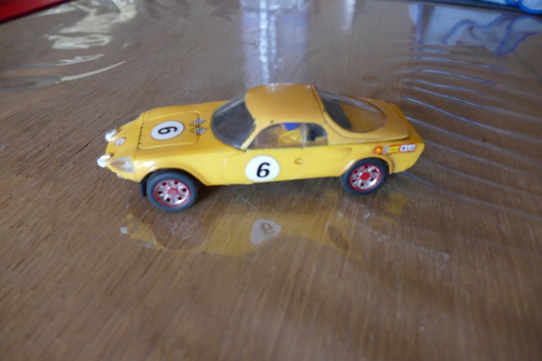 Matra jet jaune  race tuned SCALEXTRIC