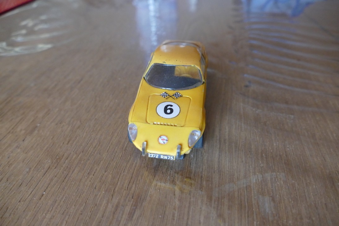 Matra jet jaune  race tuned SCALEXTRIC