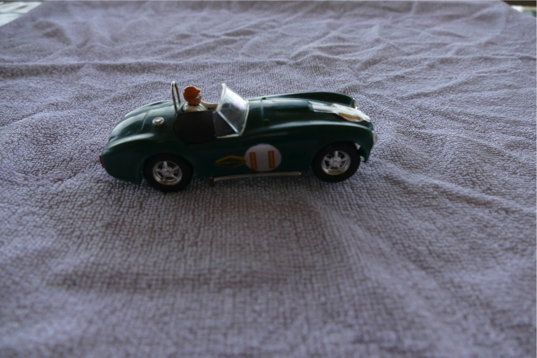 AC Cobra verte scalextric ref C78