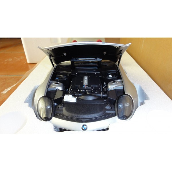 BMW Z8 KYOSHO AU 1/12e INT. EN CUIR