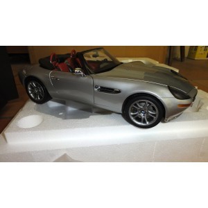 BMW Z8 KYOSHO AU 1/12e INT. EN CUIR