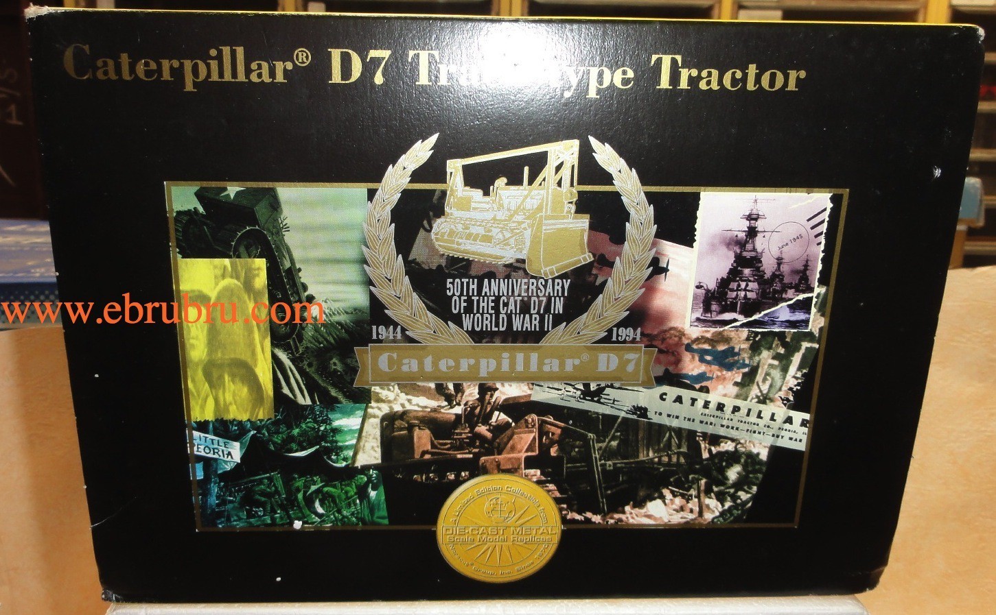 CATERPILLAR D7 TRACK TYPE TRACTOR DIE CAST MODEL 1/25