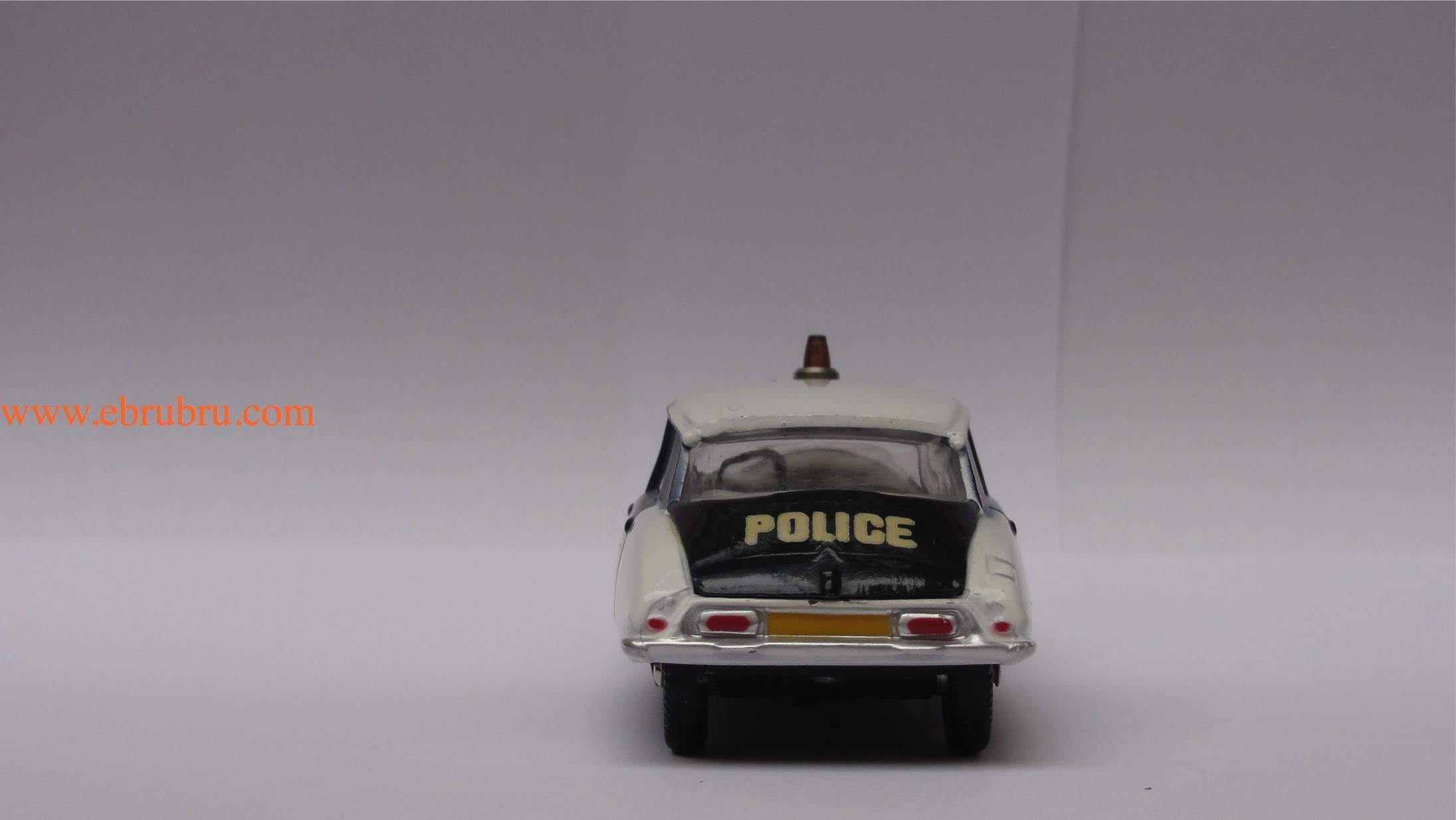 DS 19 police pie citroen Dinky toys ref 501