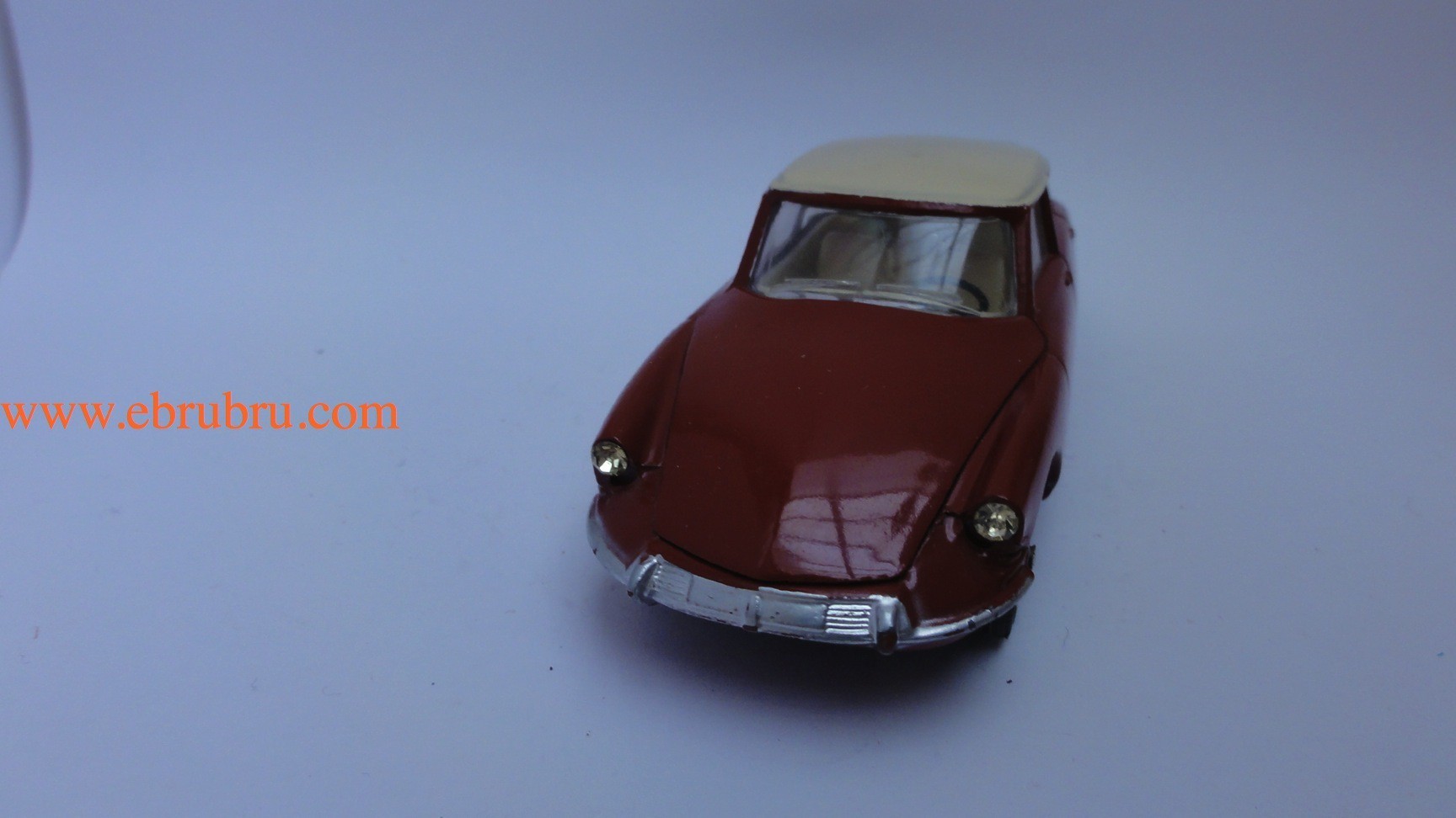 DS 19 GRENAT MODELE 1963 DINKY TOYS RÉF 530