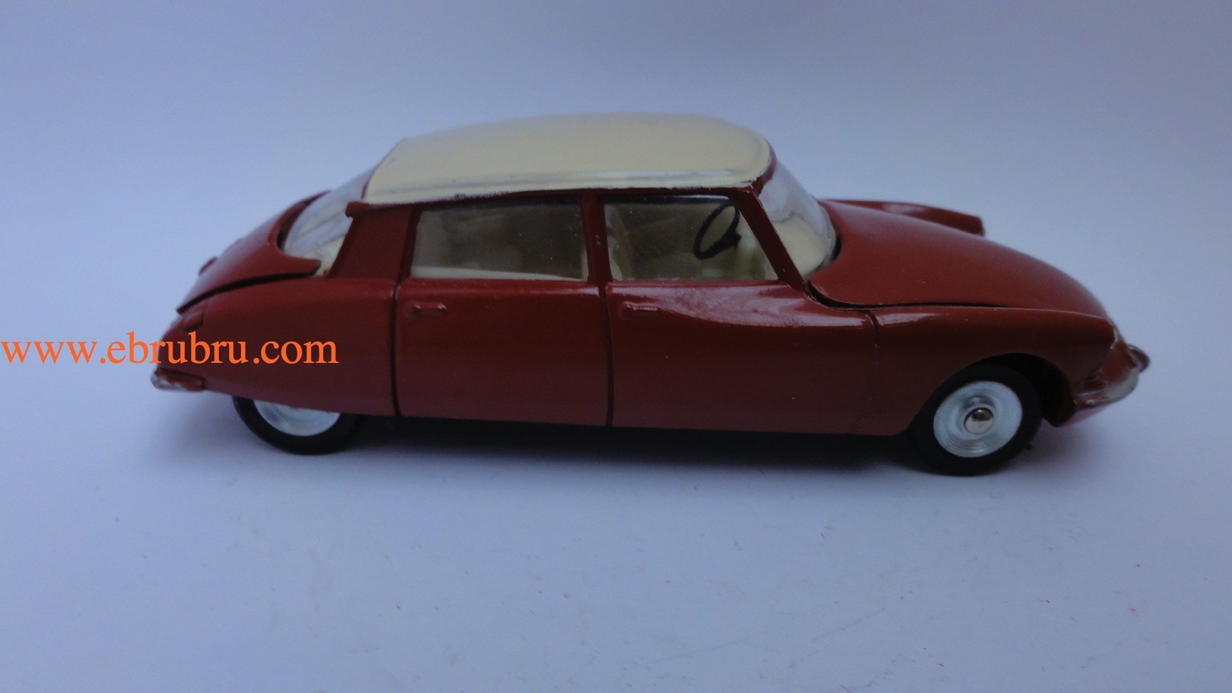 DS 19 GRENAT MODELE 1963 DINKY TOYS RÉF 530